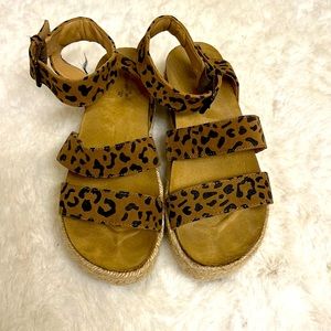 Universal thread cheetah print platform espadrilles.